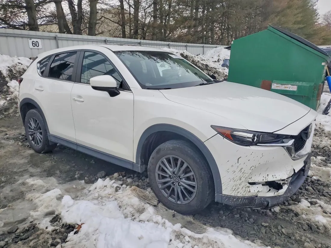 Mazda CX-5 Touring 2021 — вигляд спереду 3/4